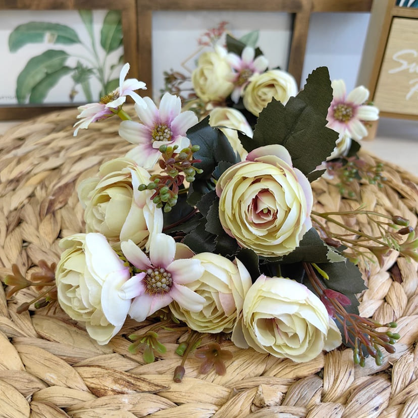 Искусственные цветы в Йошкар-Оле | Цветы искусственные «Камелии с мелкоцветом», сиренево-молочные, букет