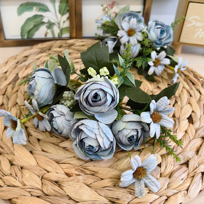 Искусственные цветы в Йошкар-Оле | Цветы искусственные «Камелии с мелкоцветом», голубые, букет